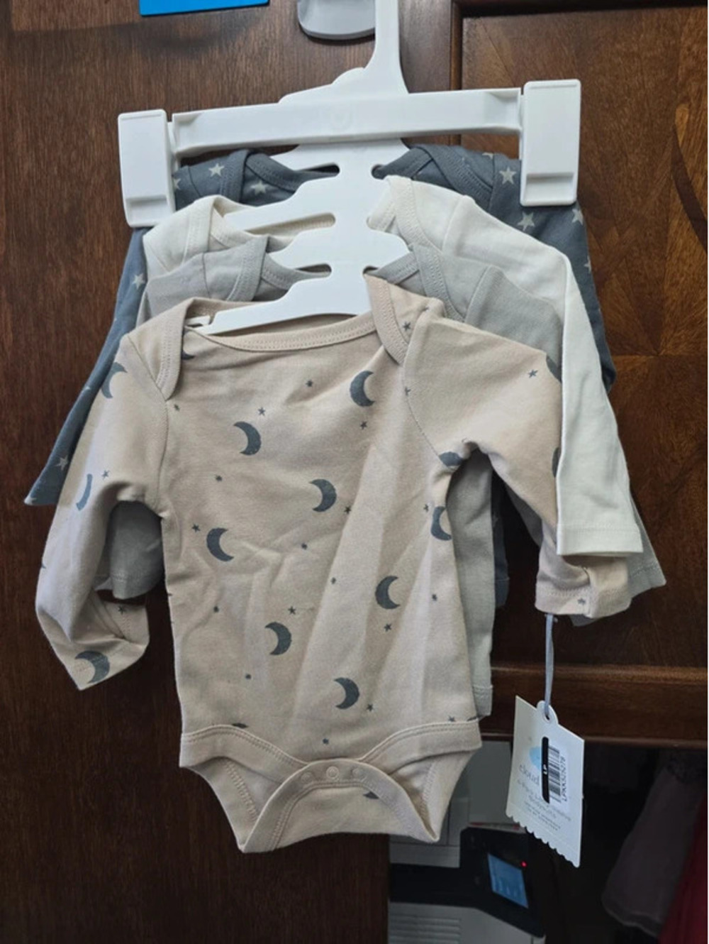 Newborn brand new long sleeve body suits from cloud island item 137G5